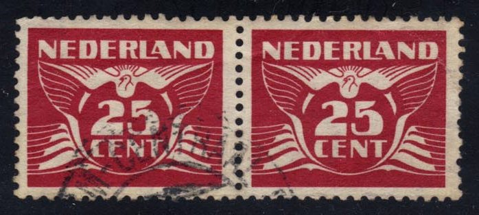 Netherlands #243N Gull; Used Pair - Click Image to Close