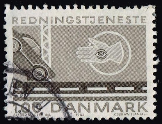 Denmark #742 Car Crash and Police; Used - Click Image to Close