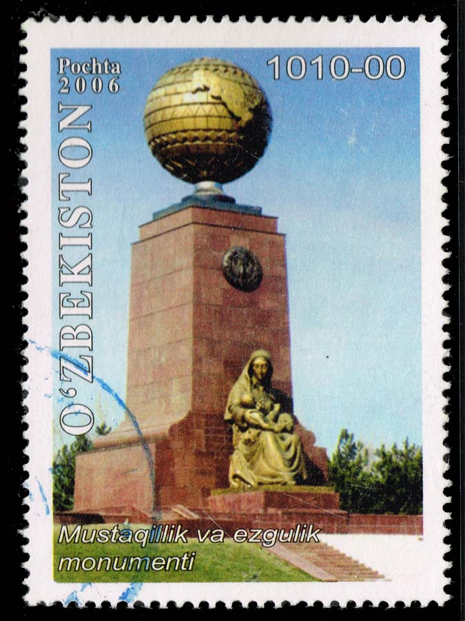 Uzbekistan #487 Independence and Humanity Monument; Used